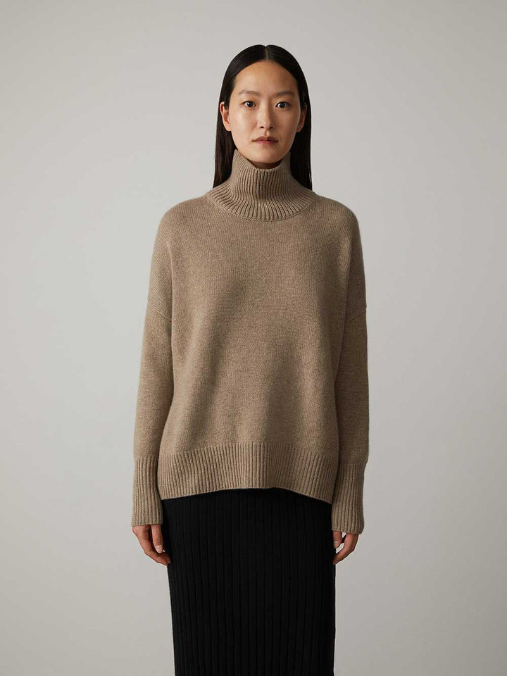 Women’s Roll-Neck Jumper – Soft Knit for Autumn and Winter