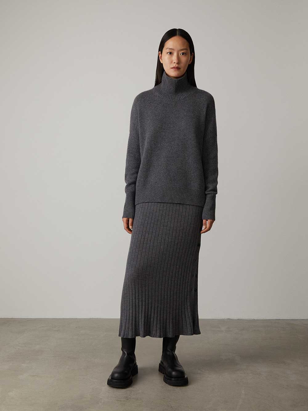 Women’s Roll-Neck Jumper – Soft Knit for Autumn and Winter