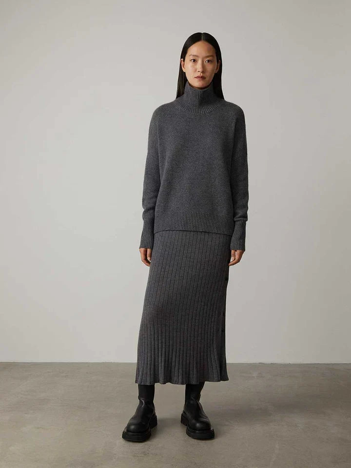 Women’s Roll-Neck Jumper – Soft Knit for Autumn and Winter