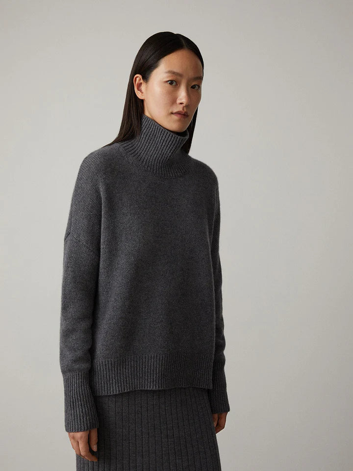 Women’s Roll-Neck Jumper – Soft Knit for Autumn and Winter