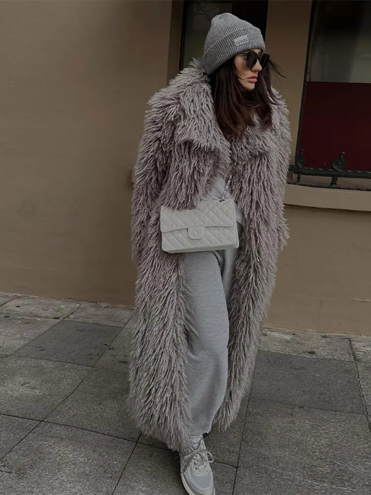 Women’s Oversized Plush Coat – Longline Winter Layer for City Wear
