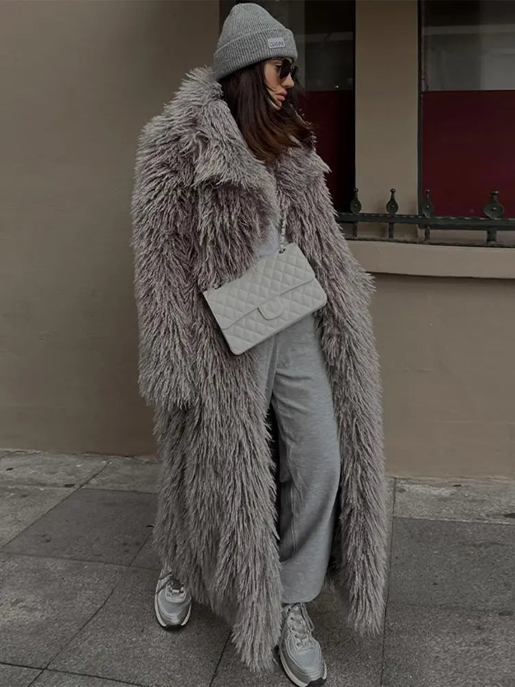 Women’s Oversized Plush Coat – Longline Winter Layer for City Wear