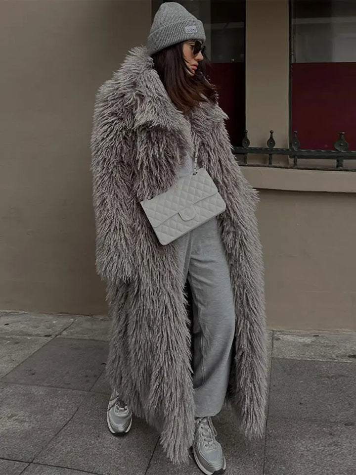 Women’s Oversized Plush Coat – Longline Winter Layer for City Wear