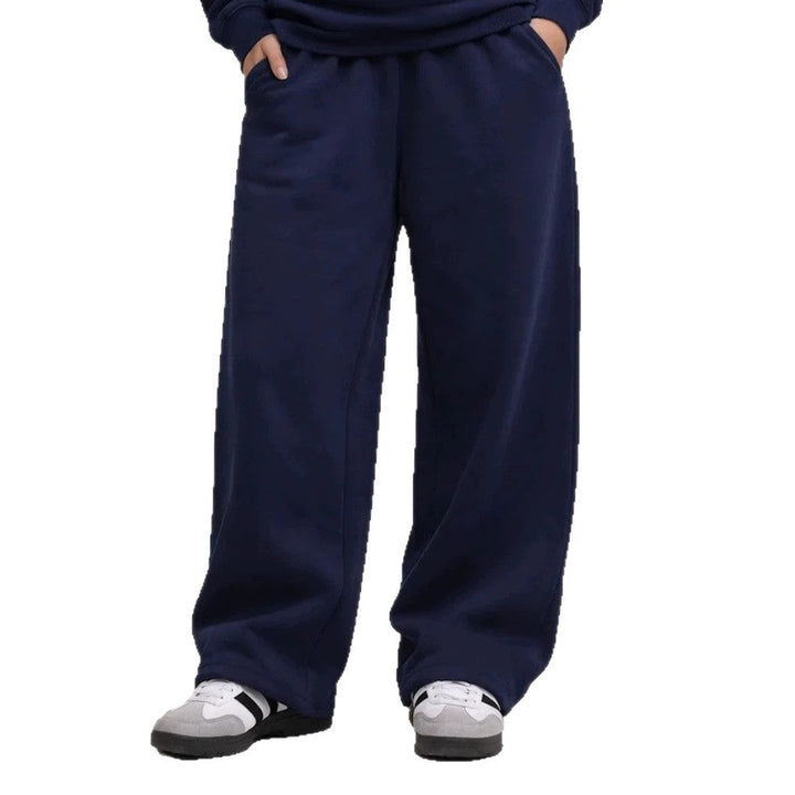 Unisex padded sweatpants with elastic comfort waistband, straight leg and side pockets by Drune
