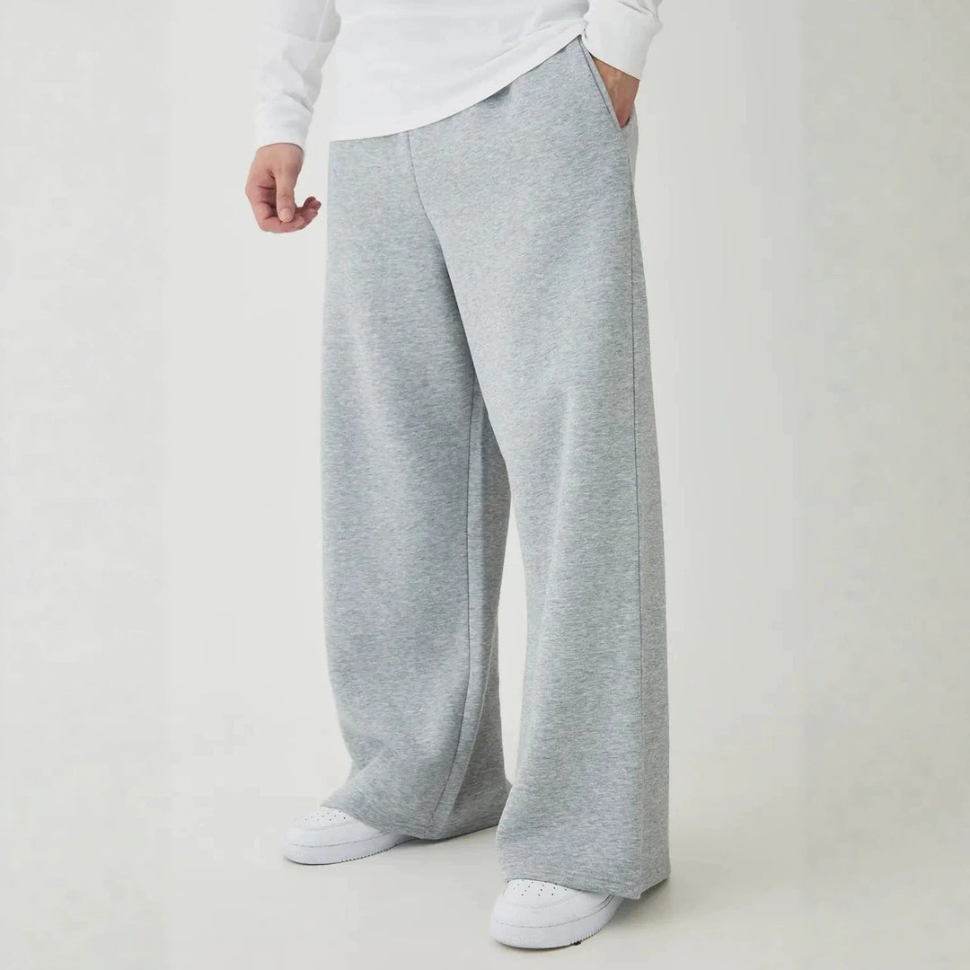 Unisex padded sweatpants with elastic comfort waistband, straight leg and side pockets by Drune