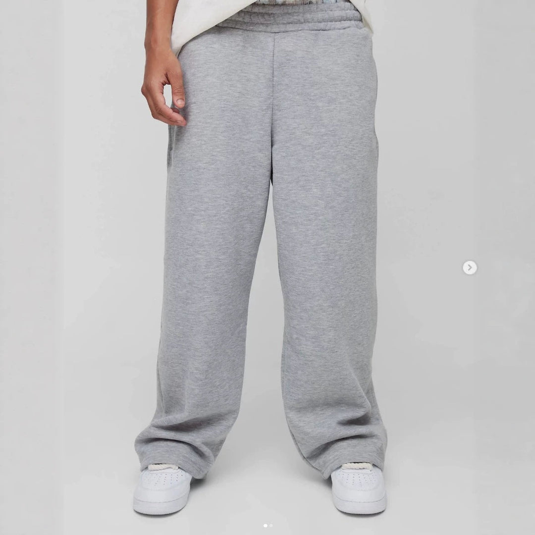 Unisex padded sweatpants with elastic comfort waistband, straight leg and side pockets by Drune