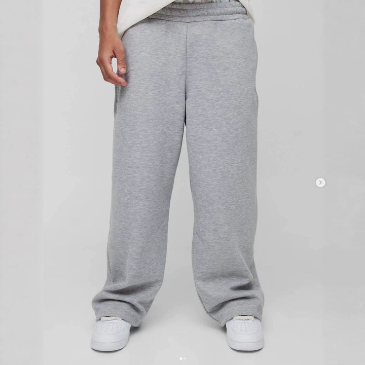 Unisex padded sweatpants with elastic comfort waistband, straight leg and side pockets by Drune