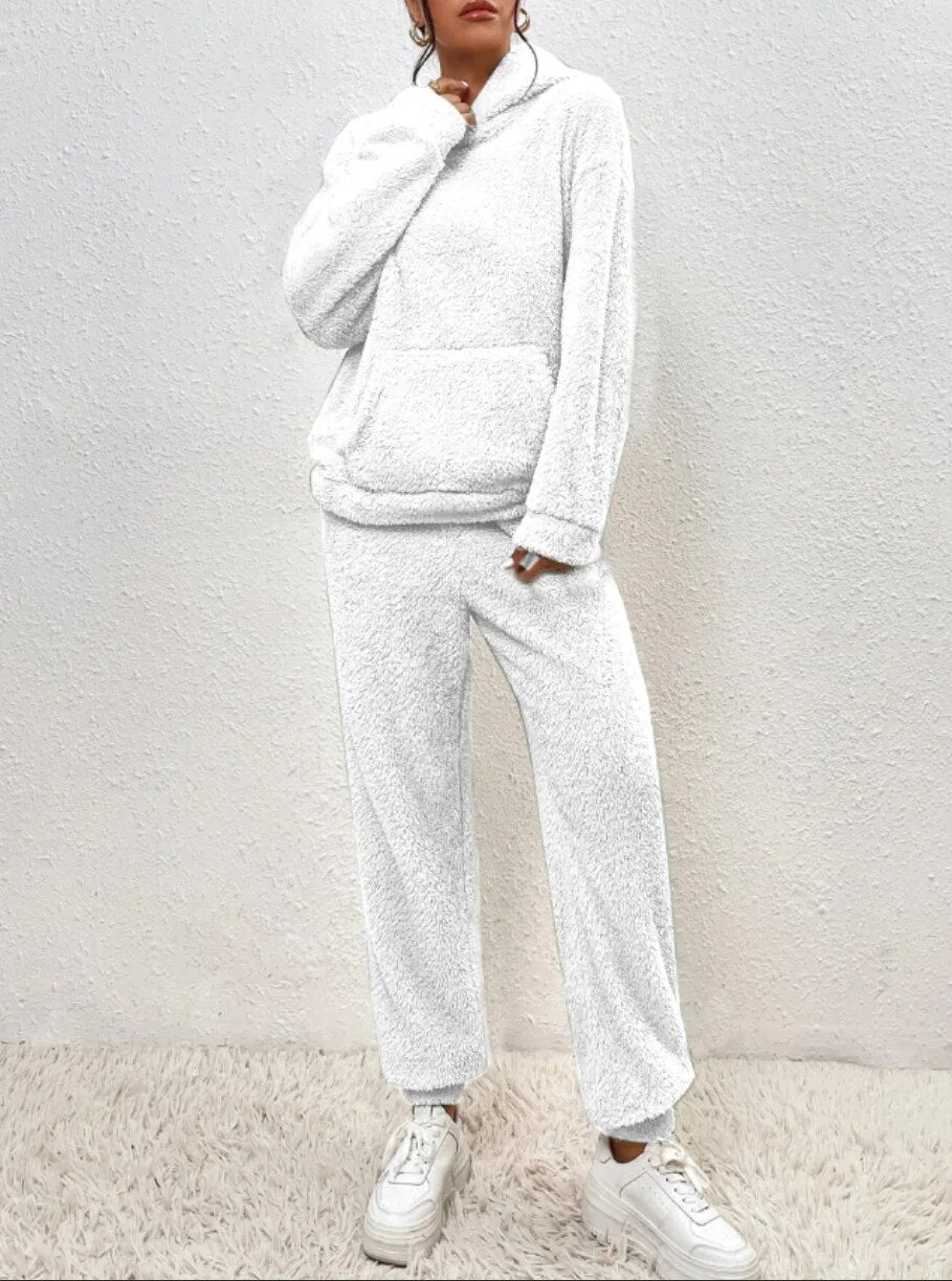 Women’s Teddy Lounge Set – Hooded Fleece Two-Piece for Winter Relaxation