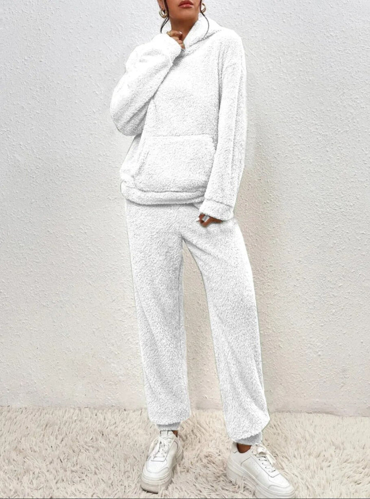 Women’s Teddy Lounge Set – Hooded Fleece Two-Piece for Winter Relaxation