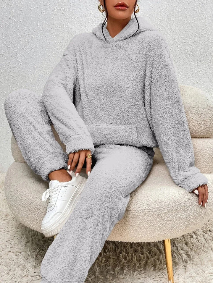 Women’s Teddy Lounge Set – Hooded Fleece Two-Piece for Winter Relaxation
