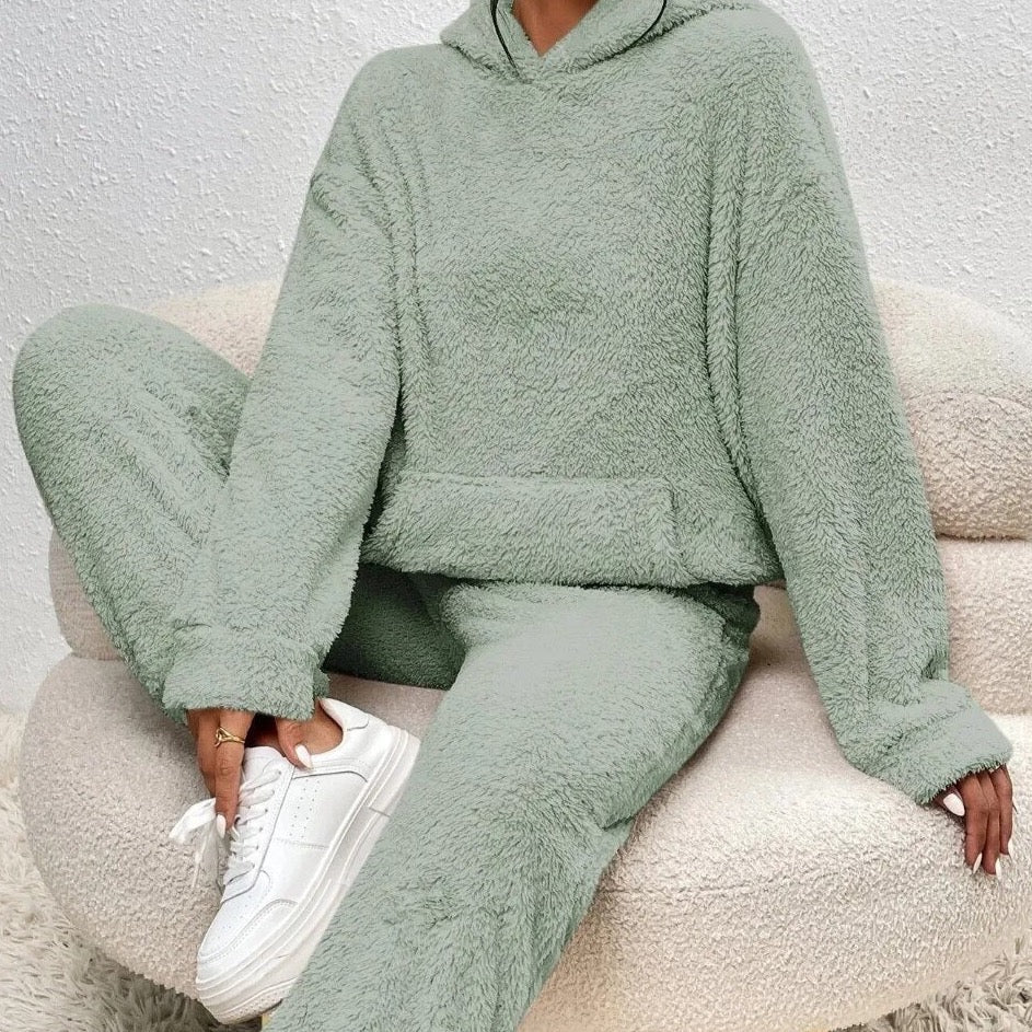 Women’s Teddy Lounge Set – Hooded Fleece Two-Piece for Winter Relaxation