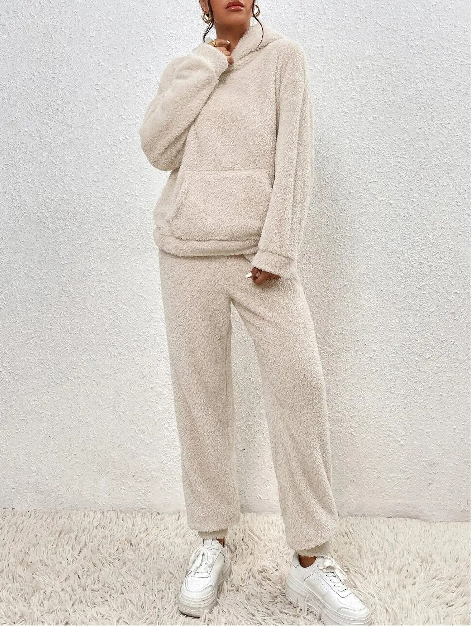 Women’s Teddy Lounge Set – Hooded Fleece Two-Piece for Winter Relaxation