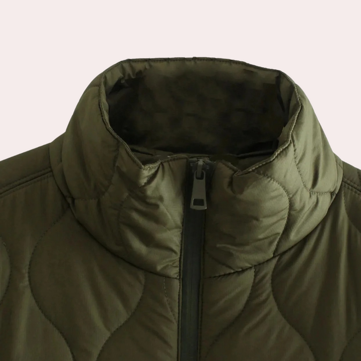 Women’s Quilted Cape Jacket – Lightweight Transitional Layer with High Collar
