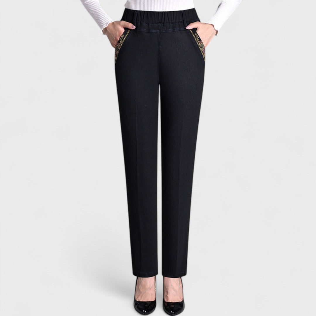 Beatrice Comfortable Stretch Jeans with Side Pockets and Elastic Waist