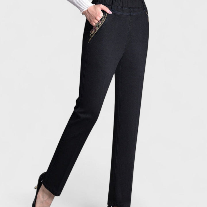 Beatrice Comfortable Stretch Jeans with Side Pockets and Elastic Waist