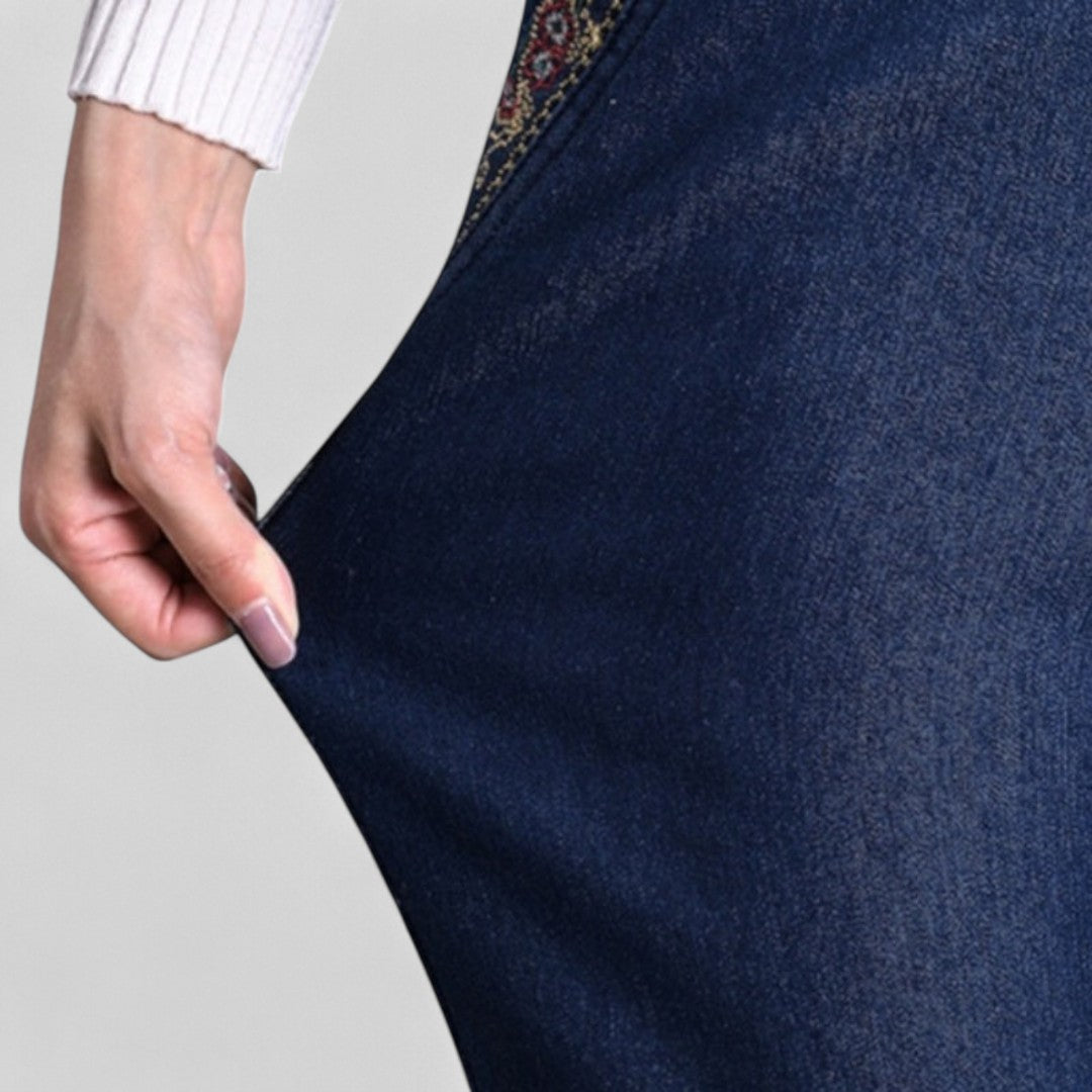 Beatrice Comfortable Stretch Jeans with Side Pockets and Elastic Waist