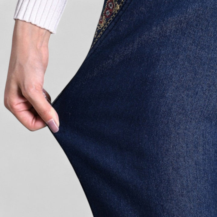 Beatrice Comfortable Stretch Jeans with Side Pockets and Elastic Waist